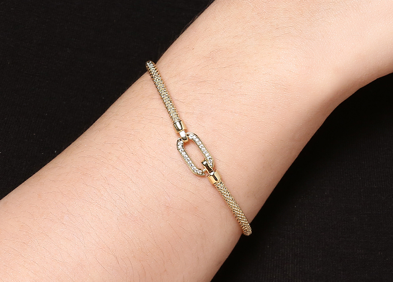 V&ograve;ng tay h&igrave;nh chữ nhật bầu đ&iacute;nh đ&aacute;